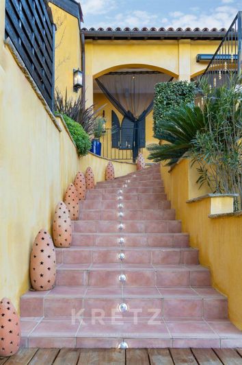 Image No.13-6 Bed Property for sale