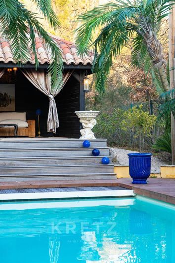 Image No.14-6 Bed Property for sale