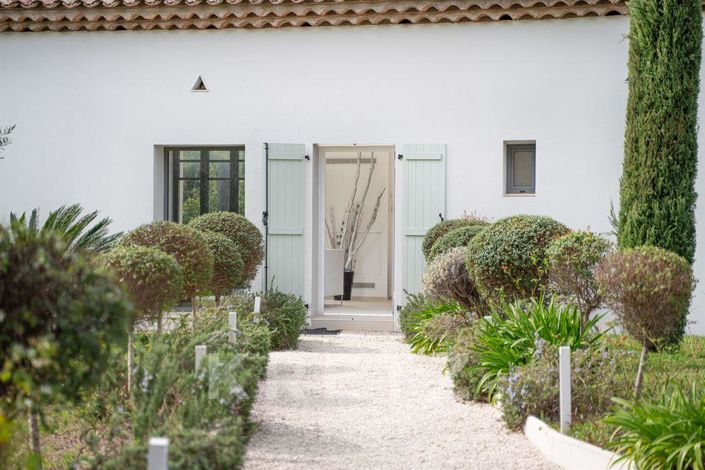 Image No.10-4 Bed Property for sale