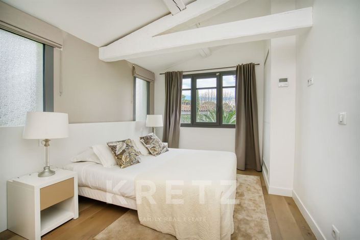 Image No.14-4 Bed Property for sale