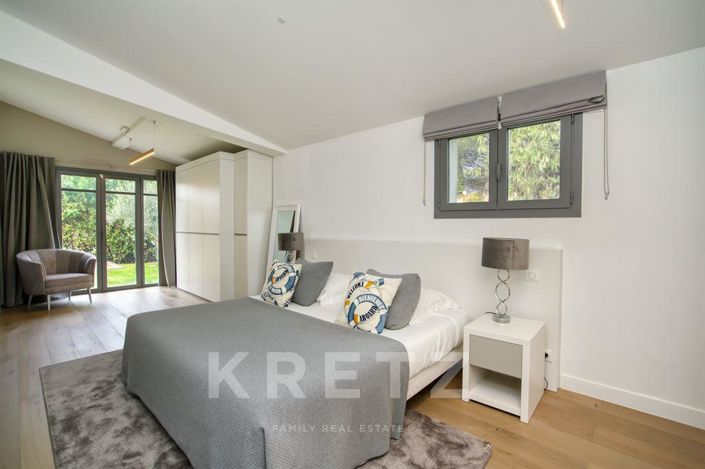 Image No.16-4 Bed Property for sale