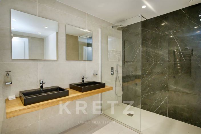 Image No.17-4 Bed Property for sale