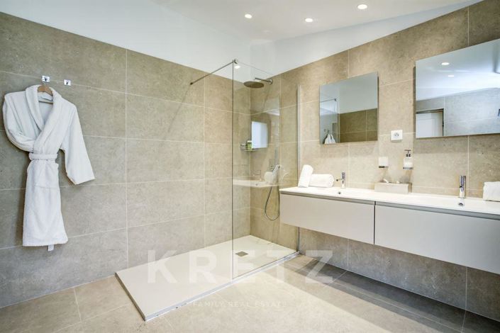 Image No.18-4 Bed Property for sale