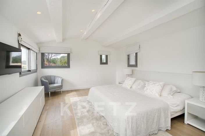 Image No.19-4 Bed Property for sale