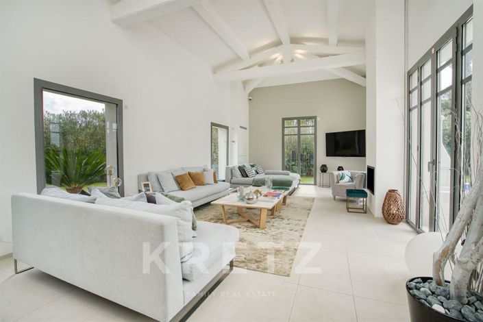 Image No.2-4 Bed Property for sale