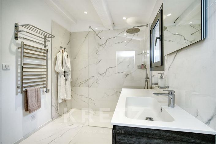 Image No.20-4 Bed Property for sale