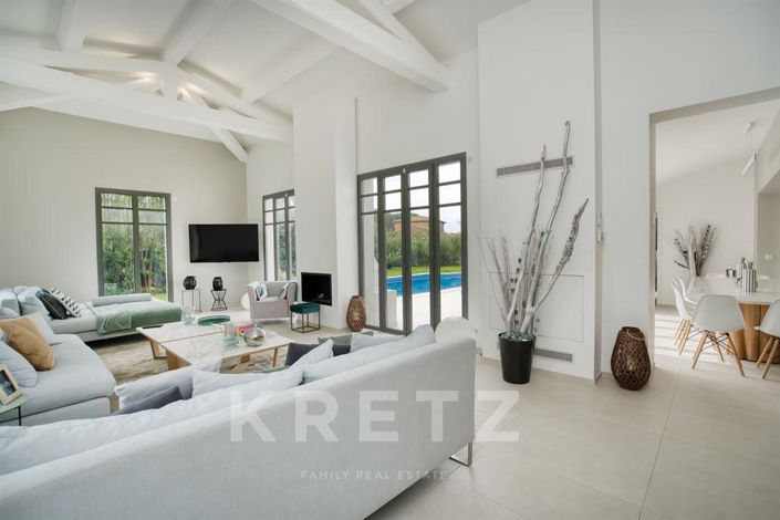 Image No.4-4 Bed Property for sale