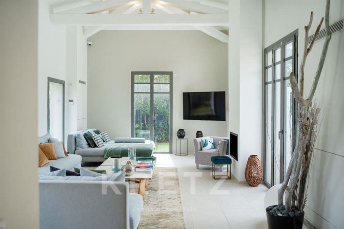 Image No.5-4 Bed Property for sale