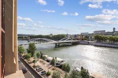 1 - Rhône, Propriété