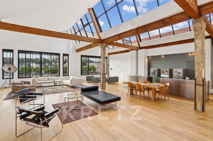 Image No.1-4 Bed Property for sale