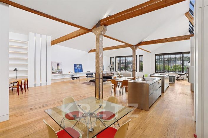 Image No.4-4 Bed Property for sale