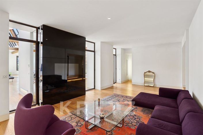 Image No.8-4 Bed Property for sale