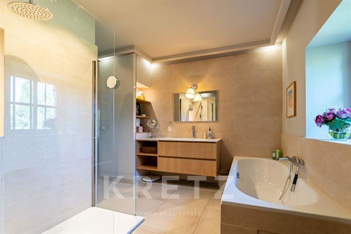 Image No.18-4 Bed House for sale