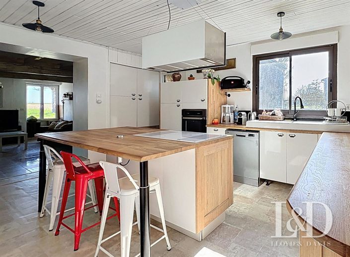 Image No.17-5 Bed House for sale