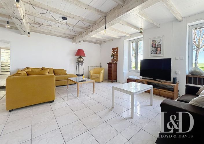 Image No.2-5 Bed House for sale