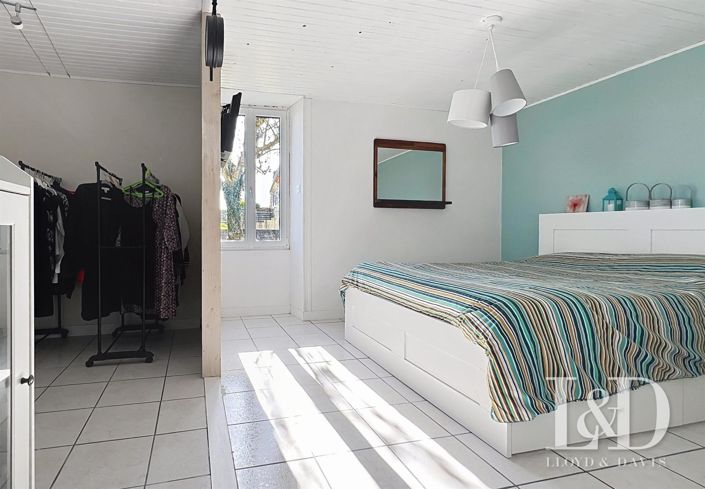 Image No.5-5 Bed House for sale