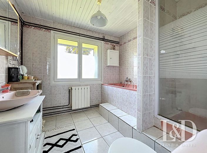 Image No.6-5 Bed House for sale