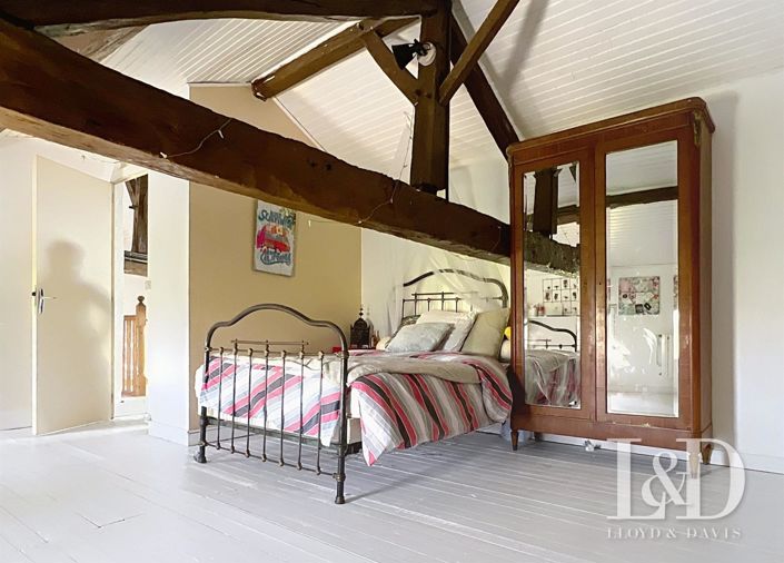 Image No.8-5 Bed House for sale