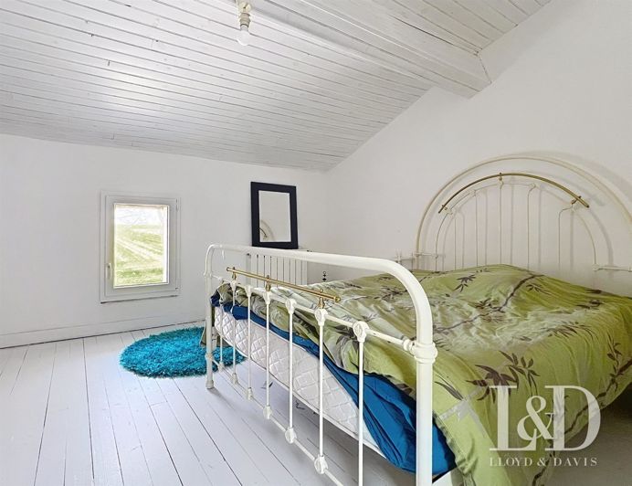 Image No.9-5 Bed House for sale