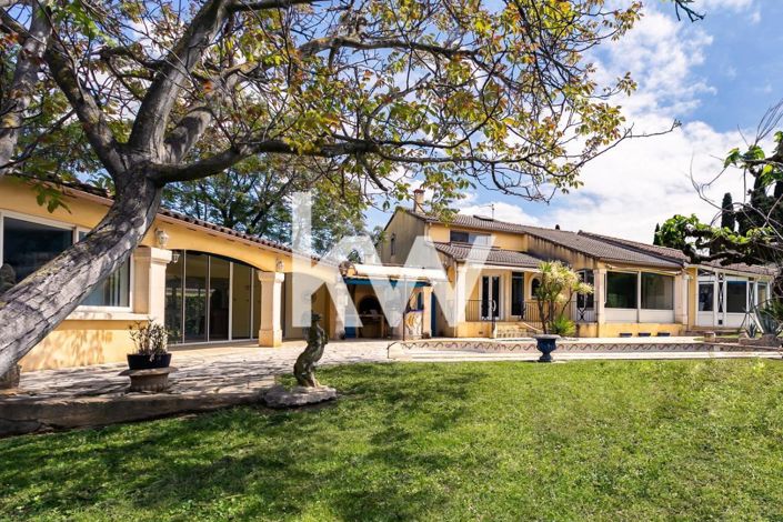 Image No.1-4 Bed House for sale