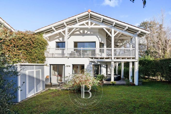 Image No.1-3 Bed House for sale