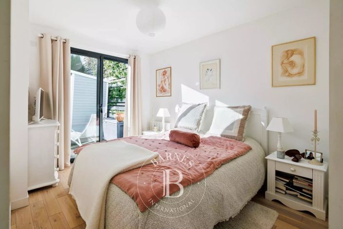 Image No.12-3 Bed House for sale