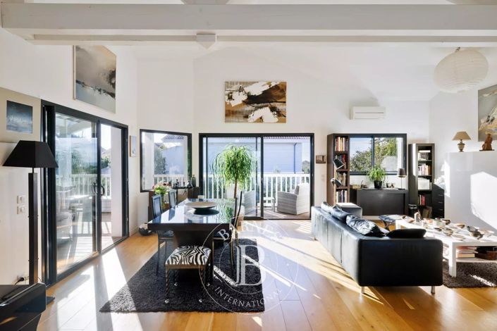 Image No.3-3 Bed House for sale