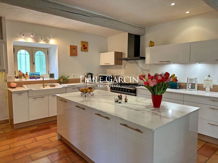 Image No.8-5 Bed House for sale