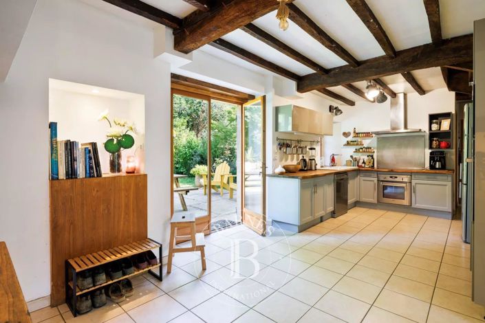 Image No.15-6 Bed House for sale