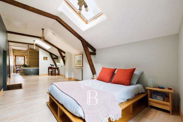 Image No.17-6 Bed House for sale