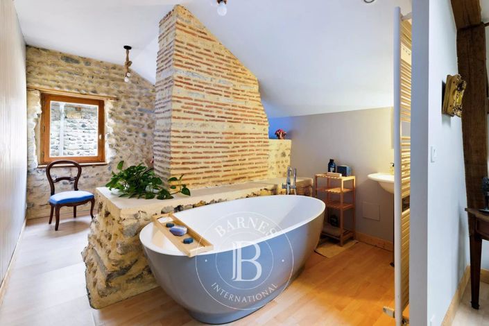 Image No.18-6 Bed House for sale