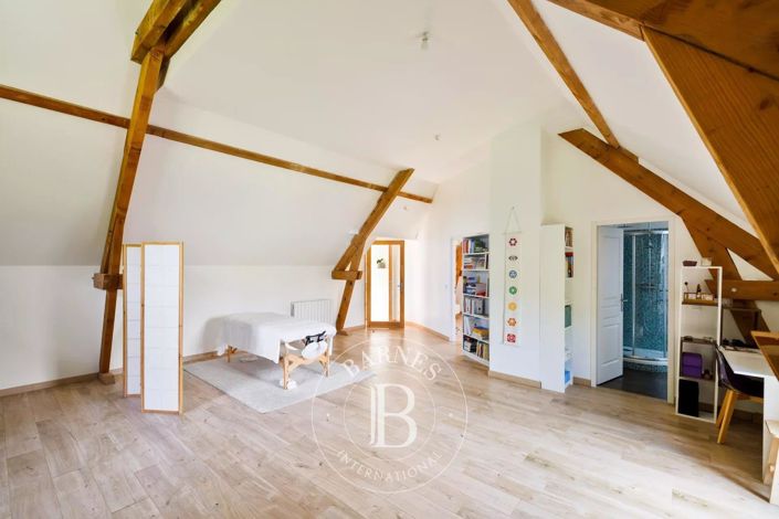 Image No.24-6 Bed House for sale