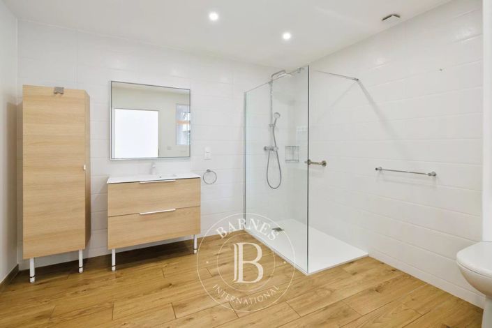 Image No.32-6 Bed House for sale