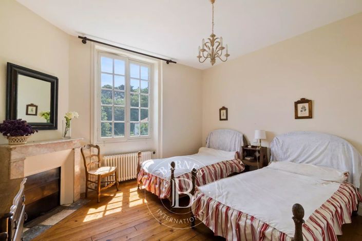 Image No.12-4 Bed House for sale