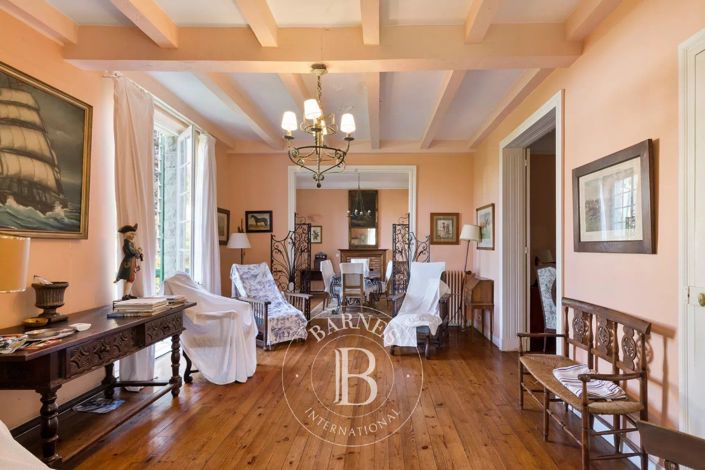 Image No.8-4 Bed House for sale