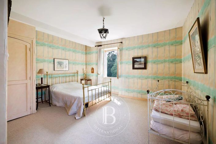 Image No.15-5 Bed House for sale