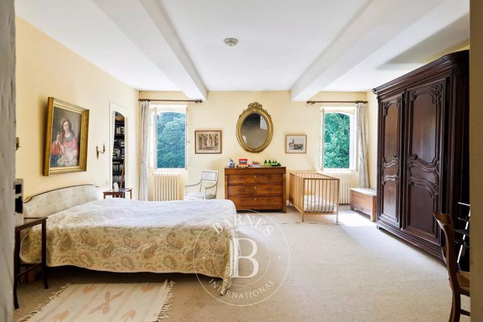 Image No.16-5 Bed House for sale