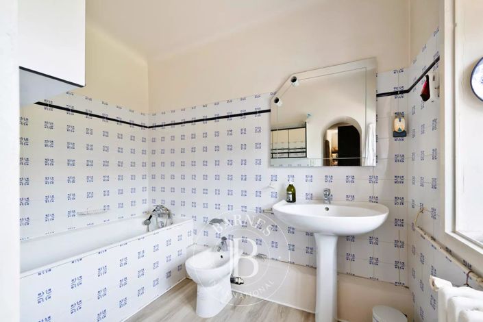 Image No.17-5 Bed House for sale