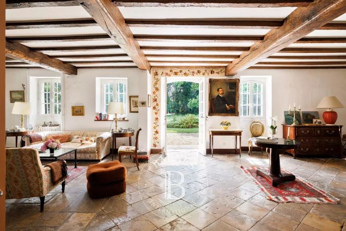 Image No.9-5 Bed House for sale