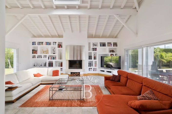 Image No.6-4 Bed House for sale