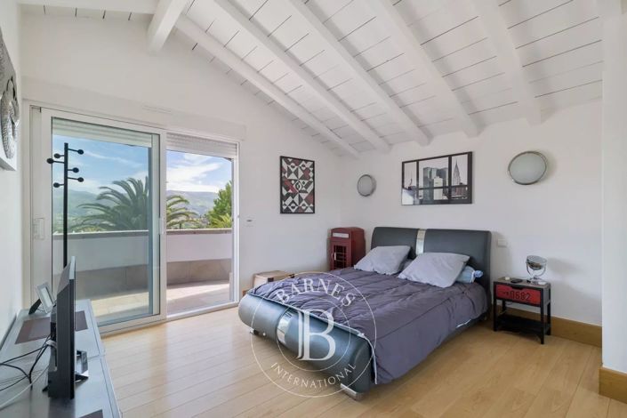 Image No.8-4 Bed House for sale