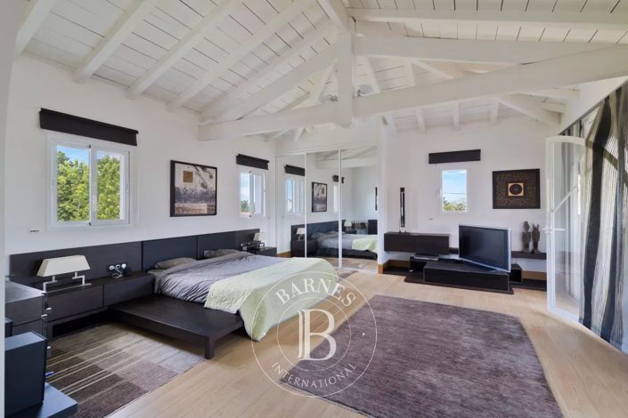 Image No.9-4 Bed House for sale