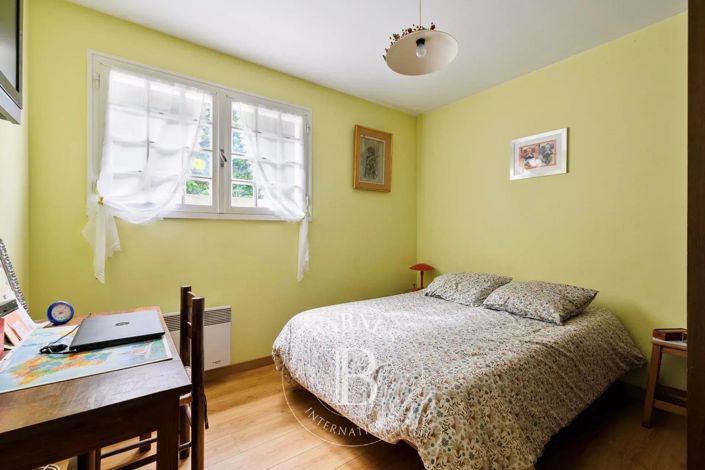 Image No.10-6 Bed House for sale