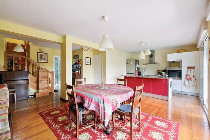 Image No.16-6 Bed House for sale