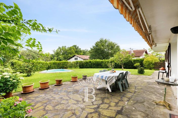 Image No.18-6 Bed House for sale