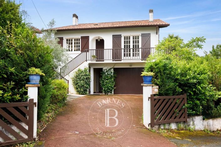 Image No.19-6 Bed House for sale