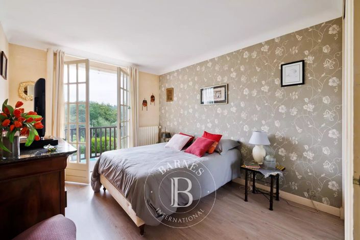 Image No.9-6 Bed House for sale