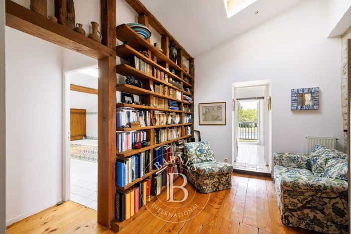 Image No.10-7 Bed House for sale