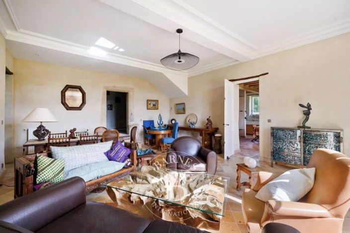 Image No.8-7 Bed House for sale