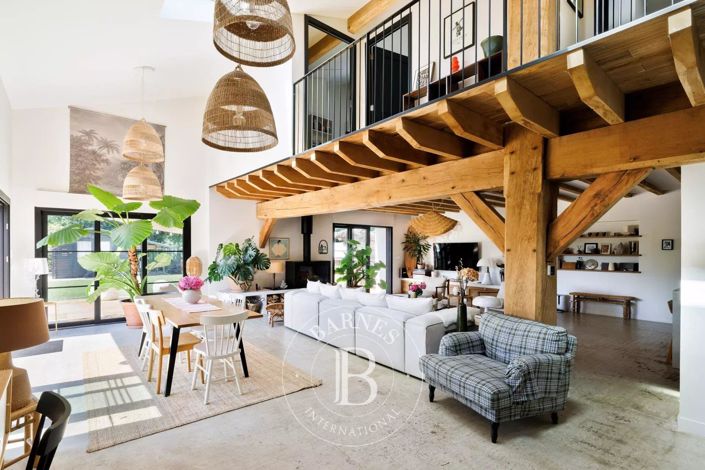 Image No.1-4 Bed House for sale